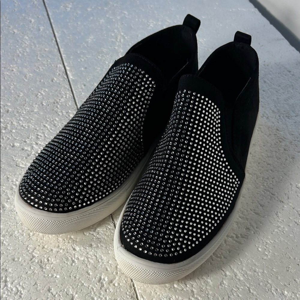 Nicole Miller SZ8 NWOT Black Suede Studded Slip-On Sneakers Modern Edgy Casual